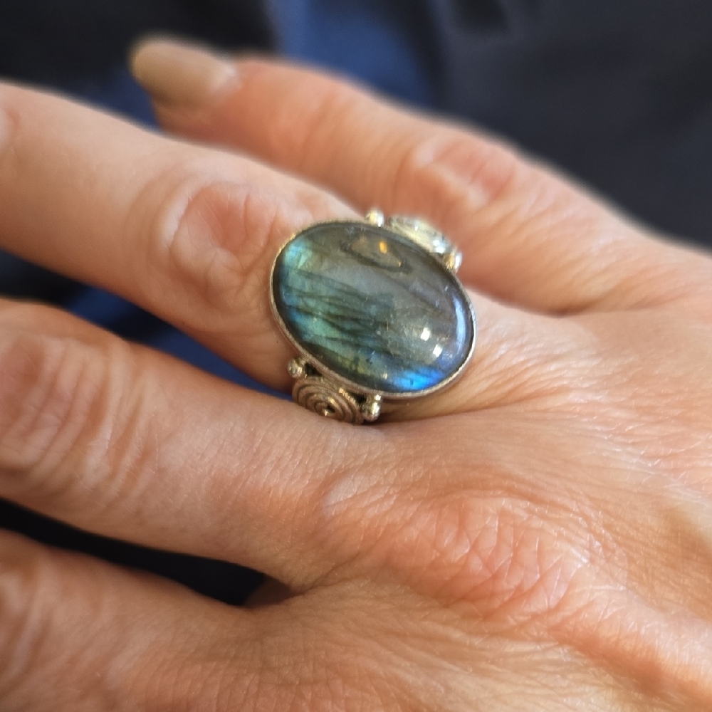 Elegant Silver and Blue Gemstone Ring